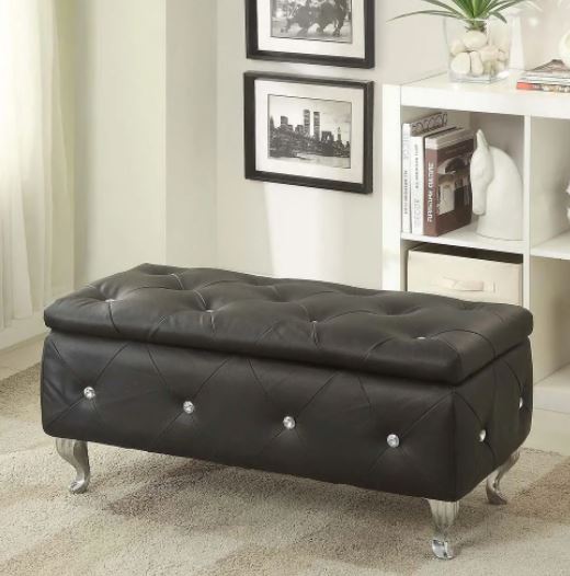 Upholstered Tufted Storage Bench Brings Sophisticated Allure